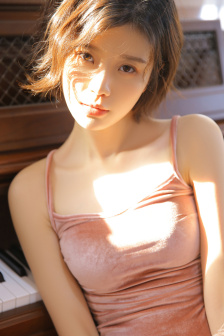 给大家介绍!美女把腿扒开让男人桶爽